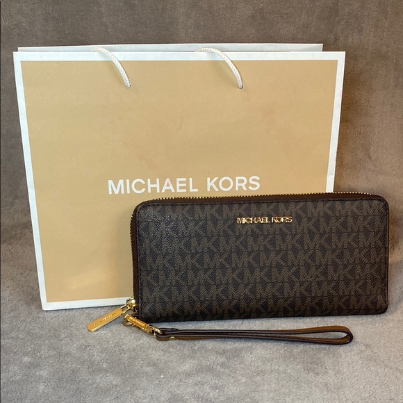 🤎MICHAEL MICHAEL KORS🤎Brown Jet Set Travel Large Logo Continental Wristlet/NWOT - Picture 2 of 9